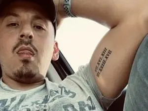 Stream the full video called GreenRptr, 33 years old, brunette hair male