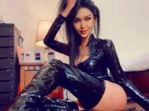 Play uncensored video named CassieValbalera, 31 years old, brunette hair trans