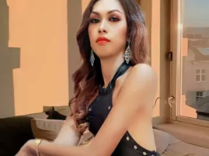 Enjoy watching complete movie named AmeliaHeartsTs, 34 years old, blonde hair trans