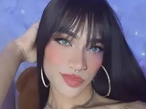 Stream complete video of Alana_Bossa, 21 years old, brunette hair trans