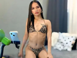 Enjoy watching the complete movie of YaraFhox, 20 years old, brown hair trans