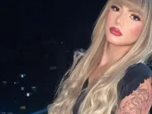 View the uncensored scene of IsabelEscorcia, 18 years old, blonde hair trans