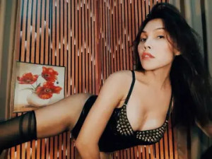 View complete video titled DiannaDevon, 35 years old, auburn hair trans