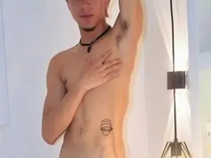 Play the complete movie named JustinHarriz, 19 years old, brunette hair male